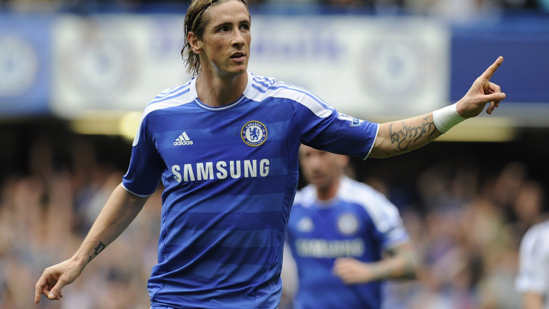 “武汉马拉松：赛道上的每一步都充满挑战”